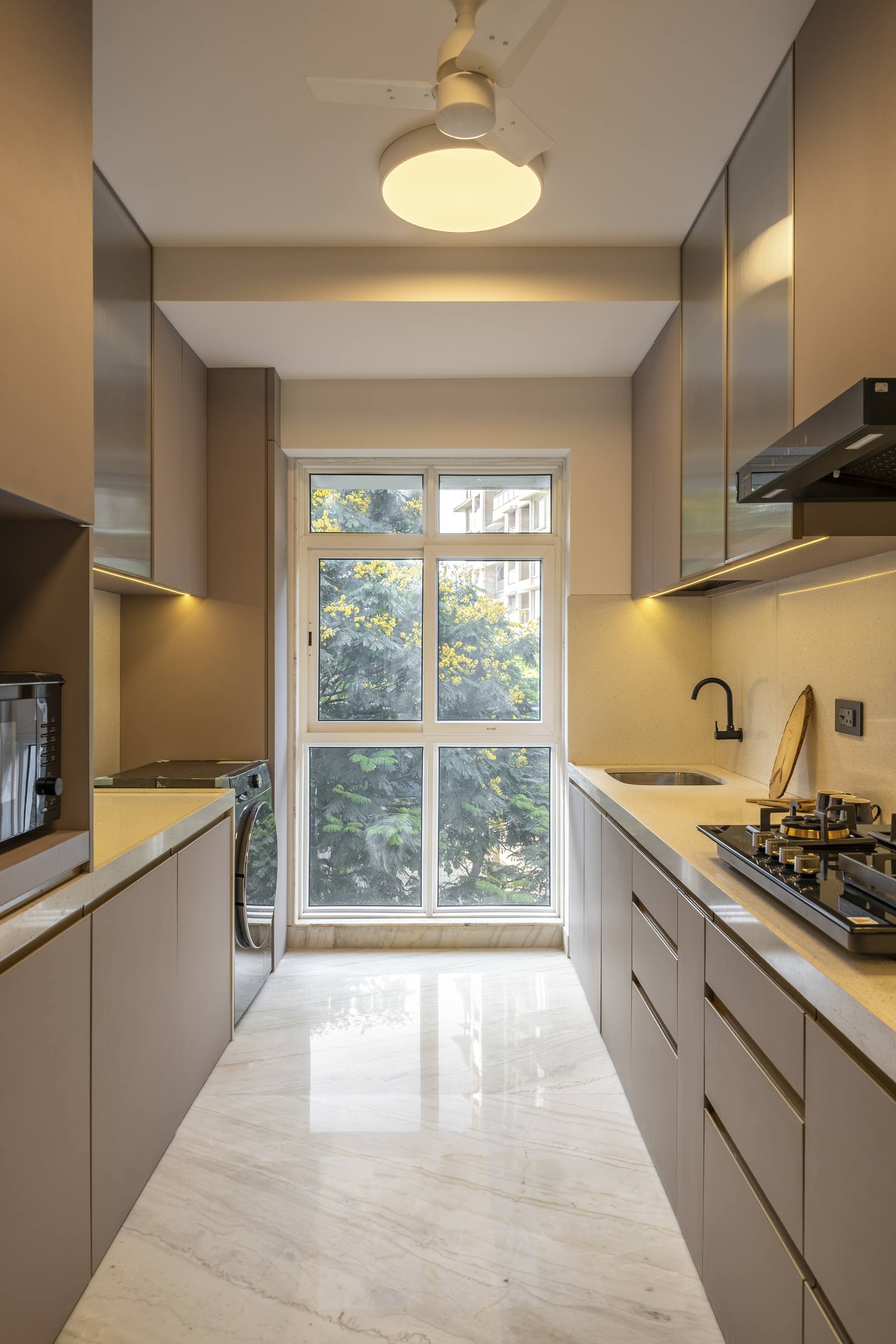Modern modular kitchen interior design in Mumbai