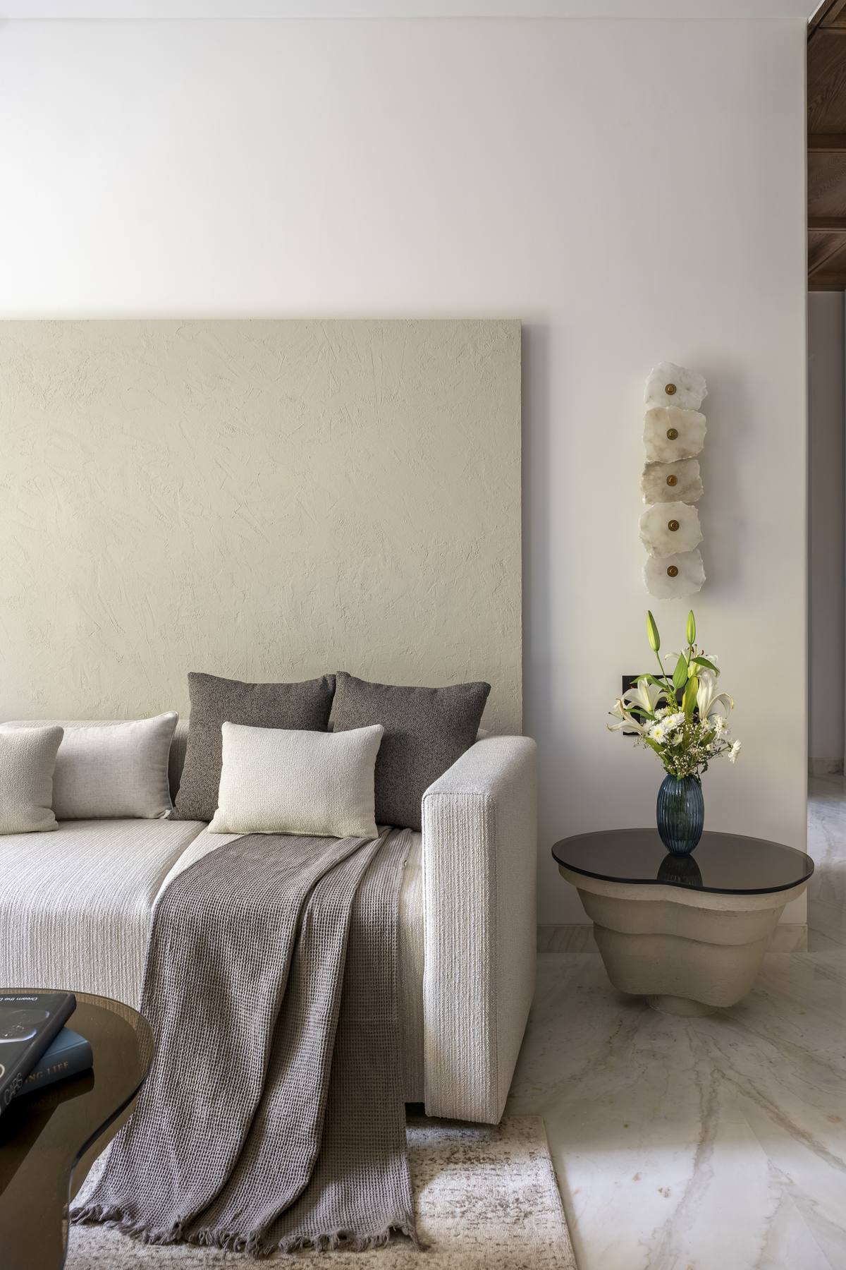 Living Area Transformation Living area transformation in a luxury bungalow by Beyond Briks